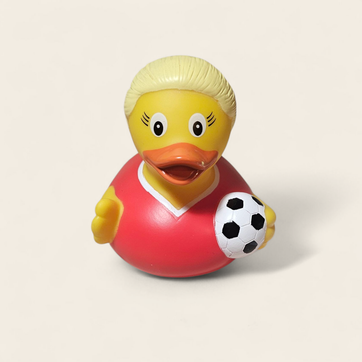 Vrouwelijke Badeend met Voetbal