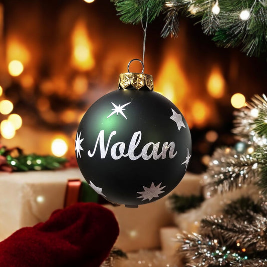 Kerstbal met naam - Mat groen - Glas – 8cm - eigen tekst