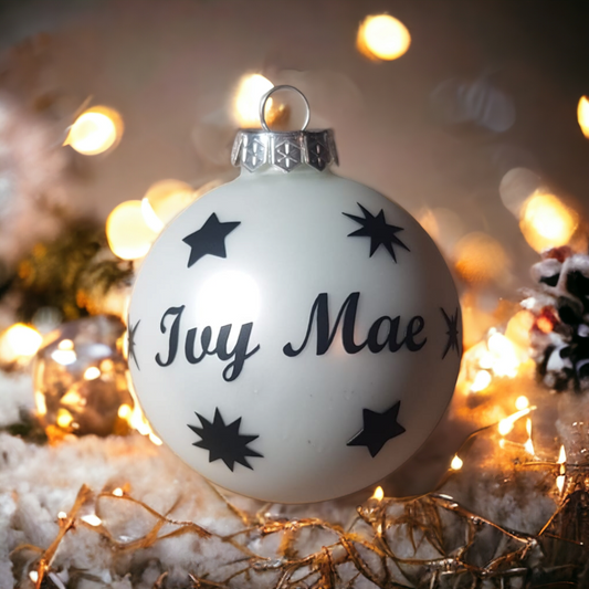 Kerstbal met naam - Mat wit - Glas – 8cm - eigen tekst