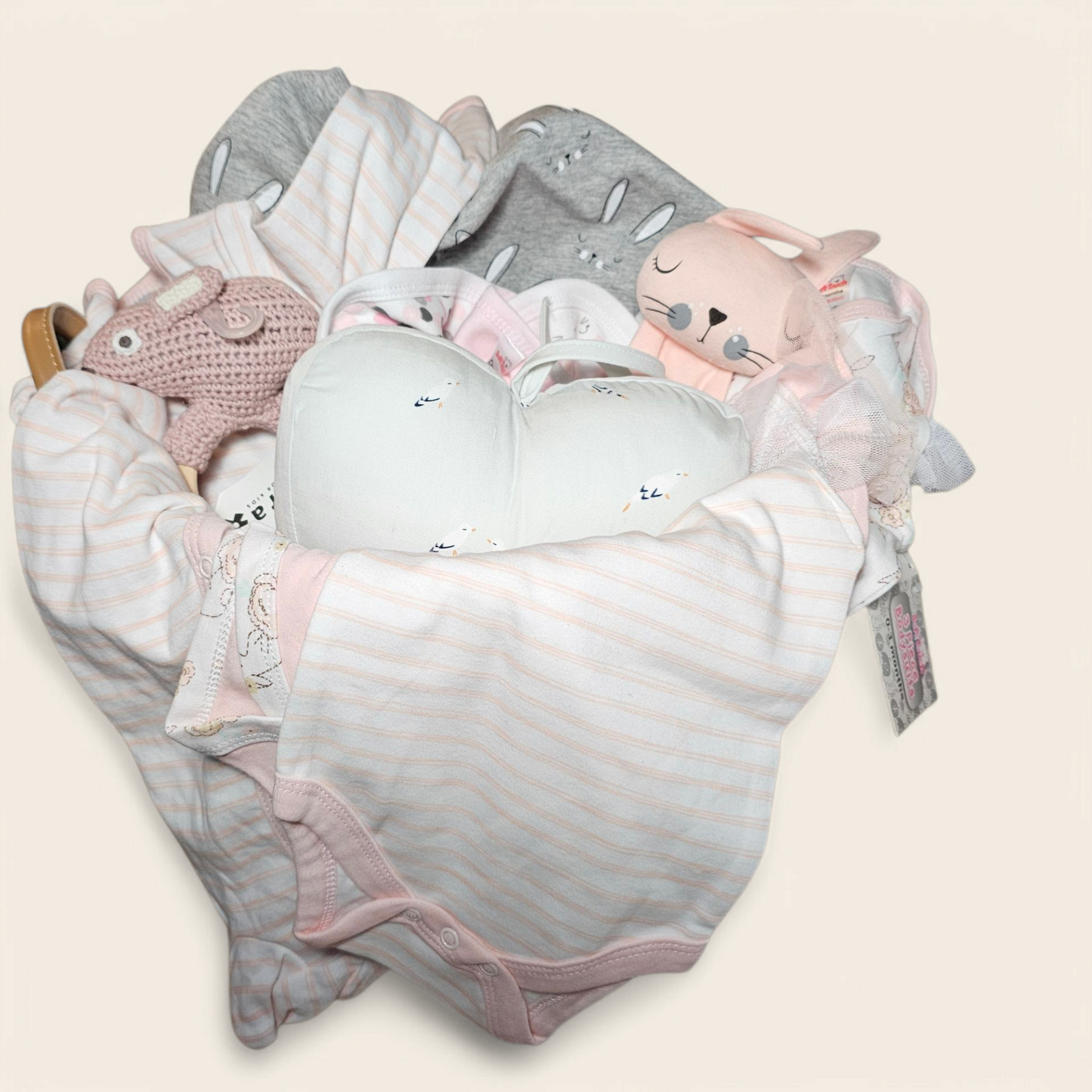 Kraammand boordevol kraamcadeaus voor een meisje laatste items van €200 voor €75