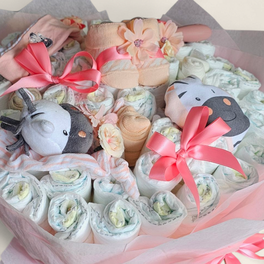 Roze luierboeket - uniek en origineel kraamcadeau met zebra's en luiers 40 x 40 cm