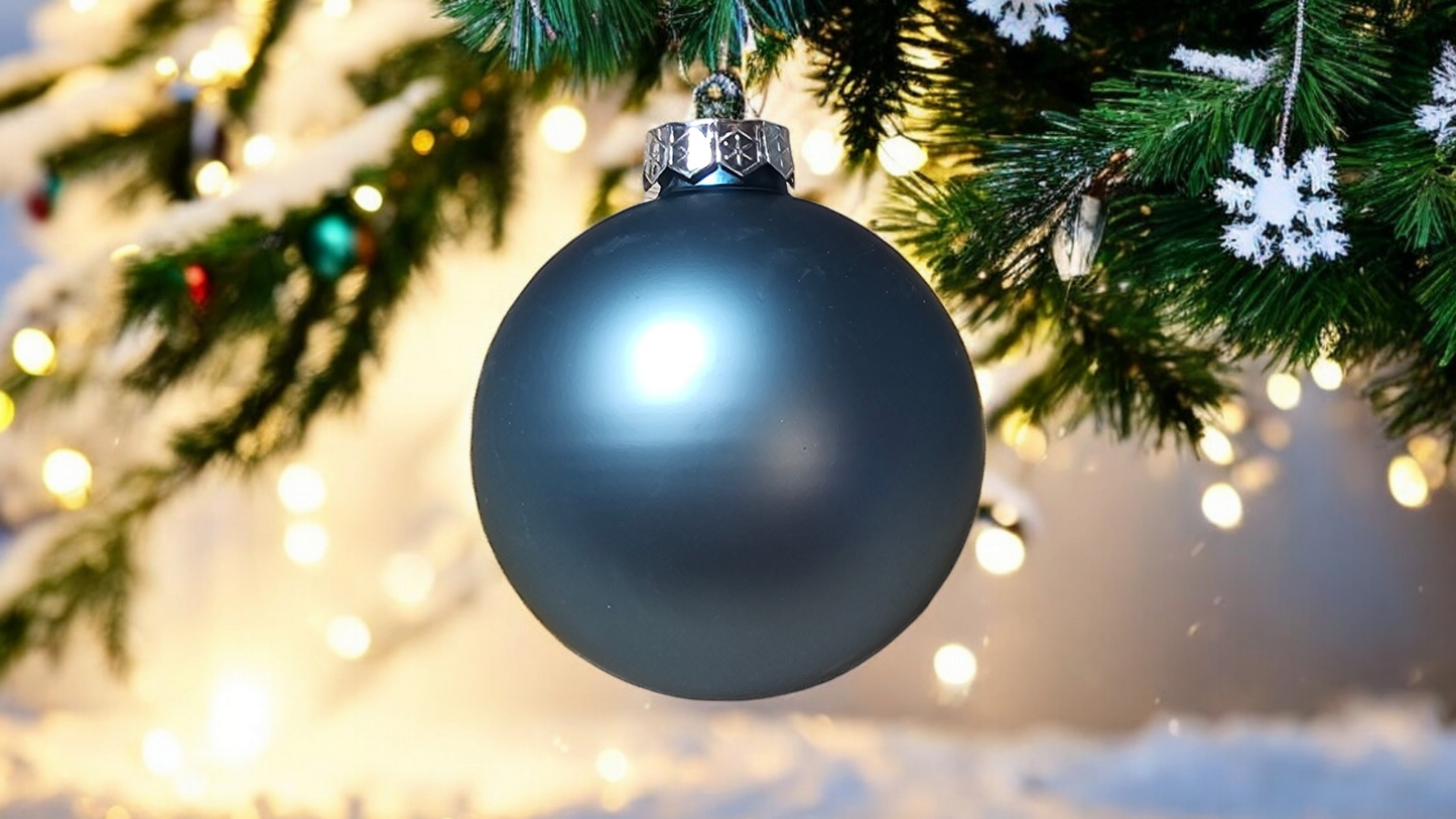 Kerstbal met naam - mat turquoise blauw - Glas – 8cm - eigen tekst