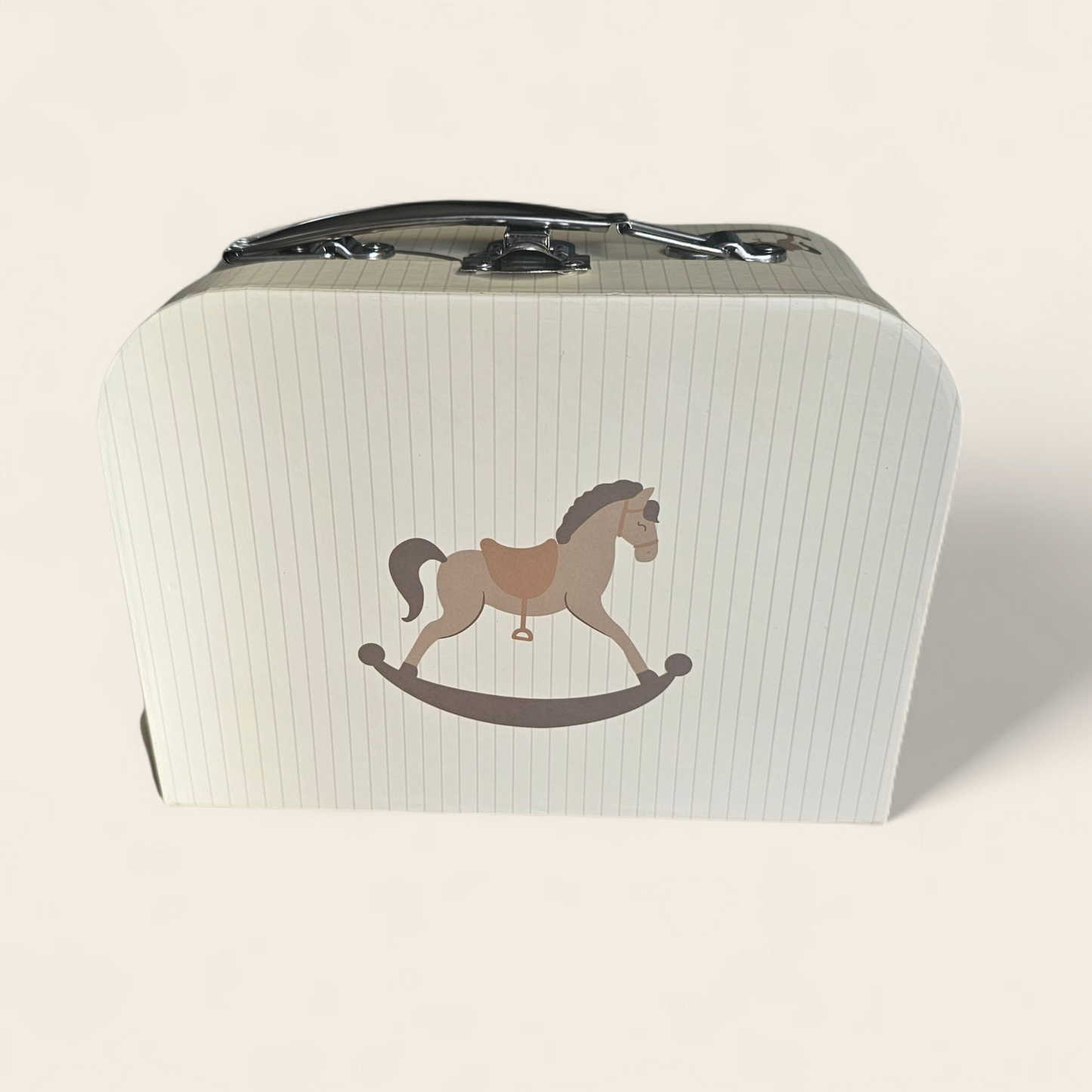 Kraamcadeau Nostalgic Ride – koffertje met Jollein babyartikelen - met houten paard