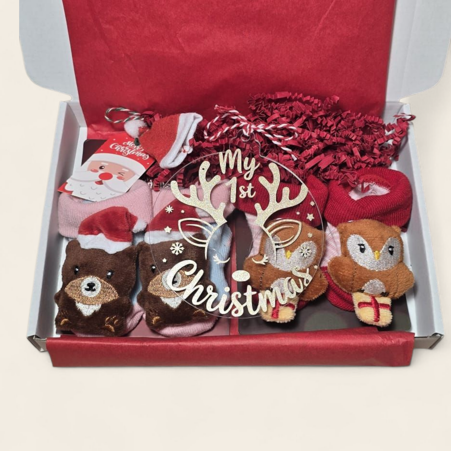 Kerstcadeau voor baby – “My First Christmas” plexiglas Kerstbal + 2 paar 3D kerstsokjes uiltje en beertje
