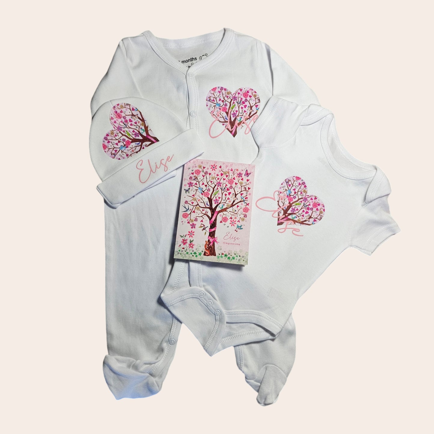 Gepersonaliseerde Baby Set: Romper, Boxpakje en Muts met Afbeelding en Tekst van het Geboortekaartje