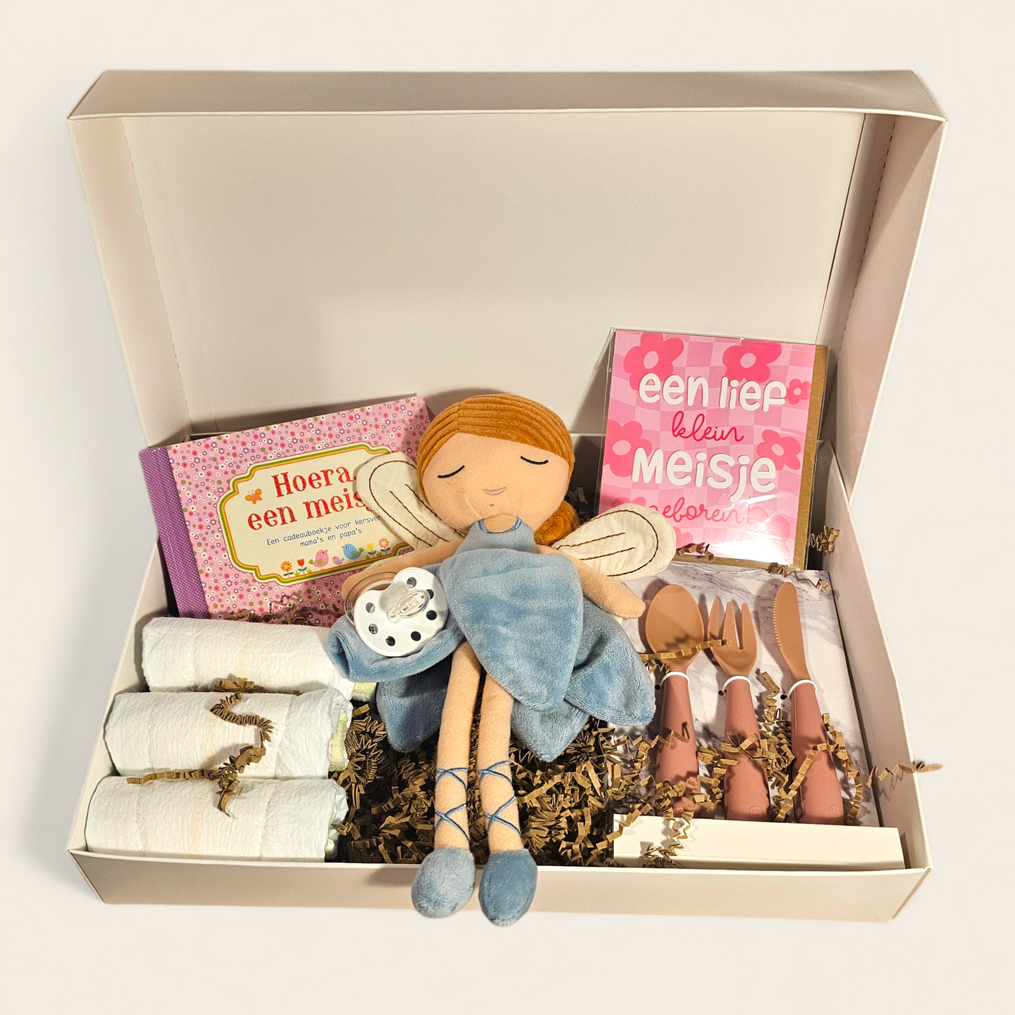 Luxe kraamcadeau baby meisje – gepersonaliseerd en compleet - elfje Rose