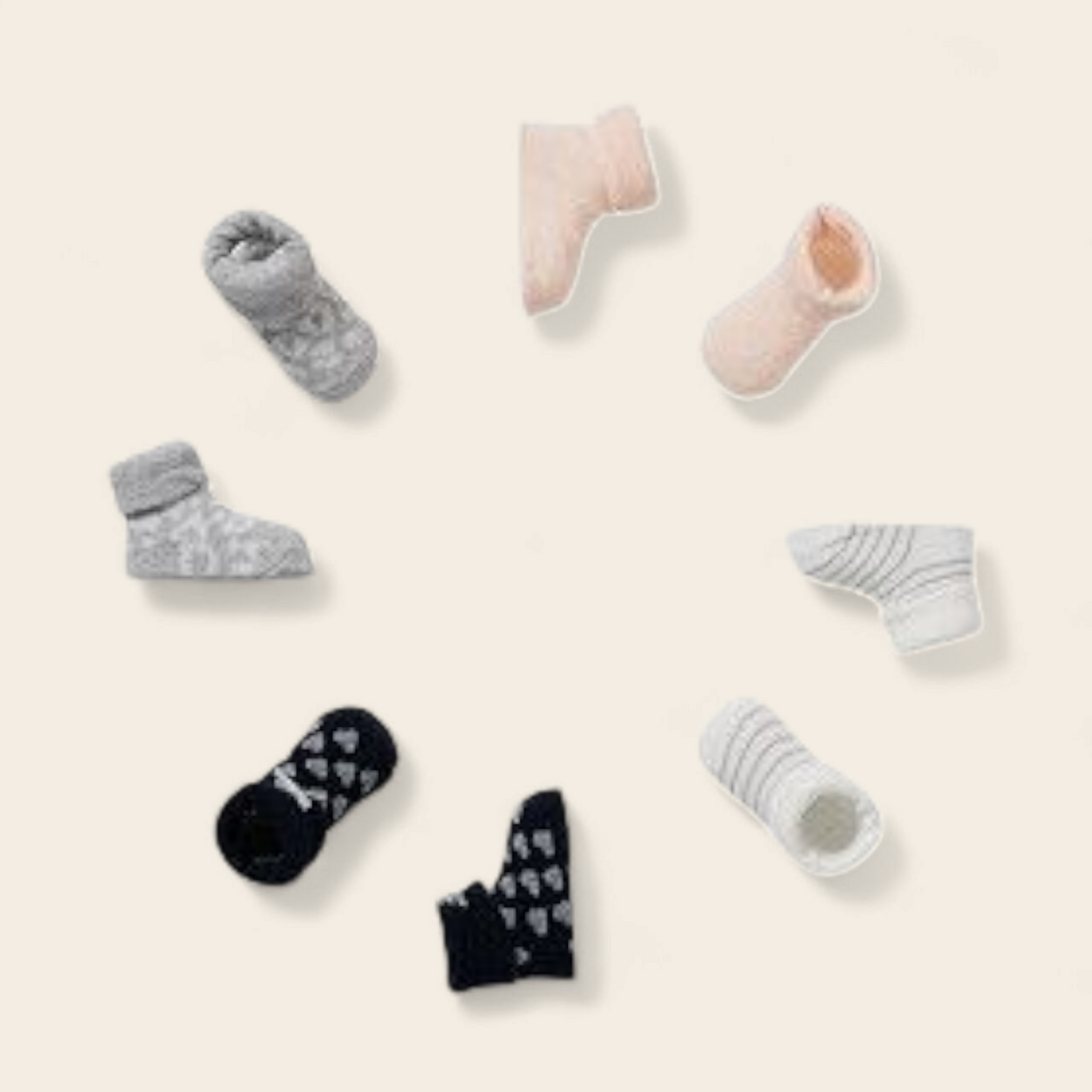 Kraamcadeau Set – 4 Paar Baby Sokken voor Meisjes in Luxe Cadeaudoos | Roze, Grijs, Blauw & Wit – Stippen, Hartjes & Prints