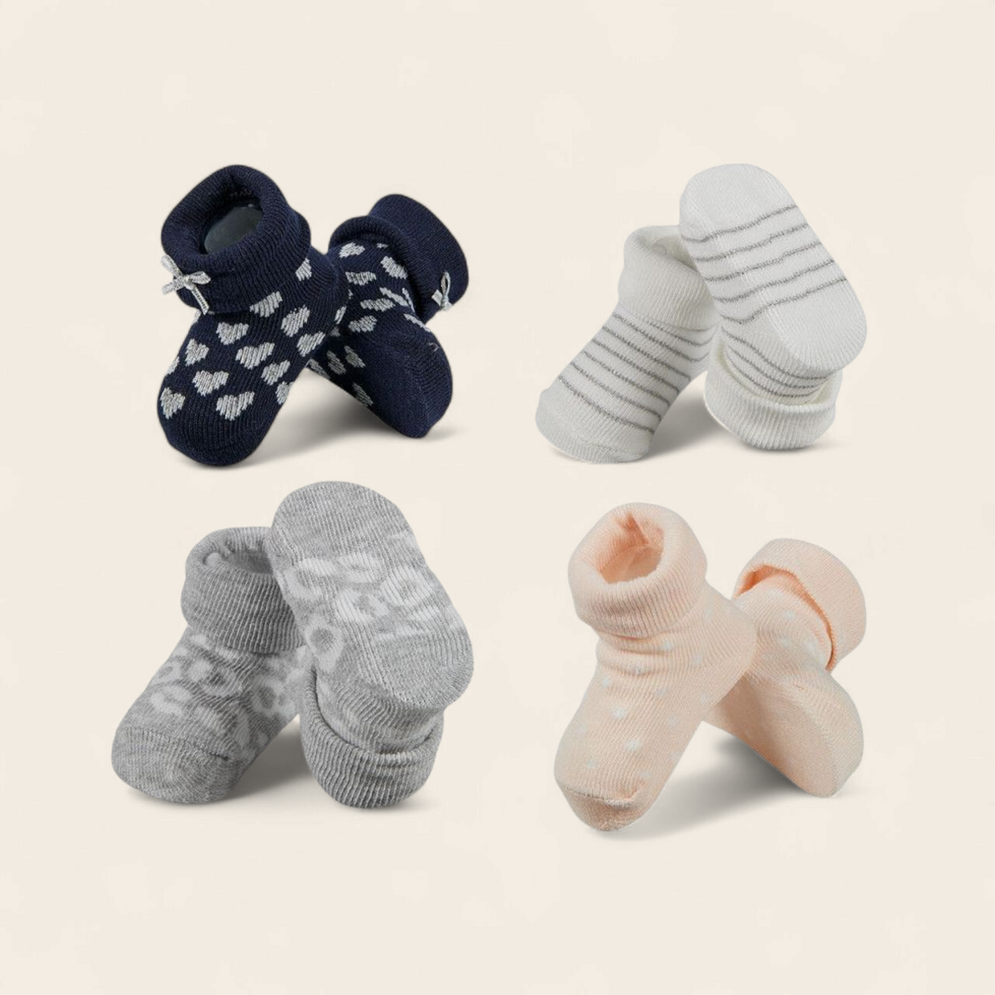 Kraamcadeau Set – 4 Paar Baby Sokken voor Meisjes in Luxe Cadeaudoos | Roze, Grijs, Blauw & Wit – Stippen, Hartjes & Prints