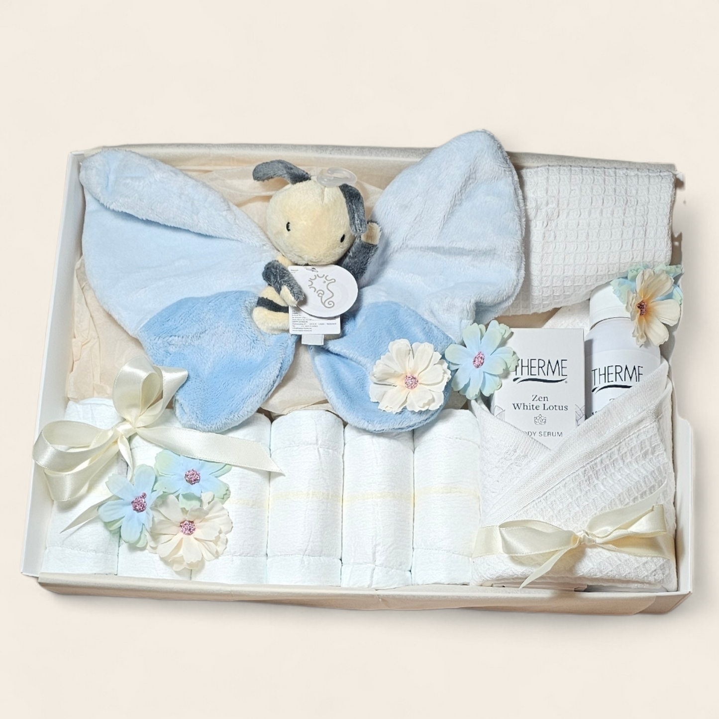 Kraamcadeau baby en mama – met naam geborduurd – Happy Horse bij knuffeldoekje, luiers & Therme Zen voor mama – Luxe doos met bedrukking