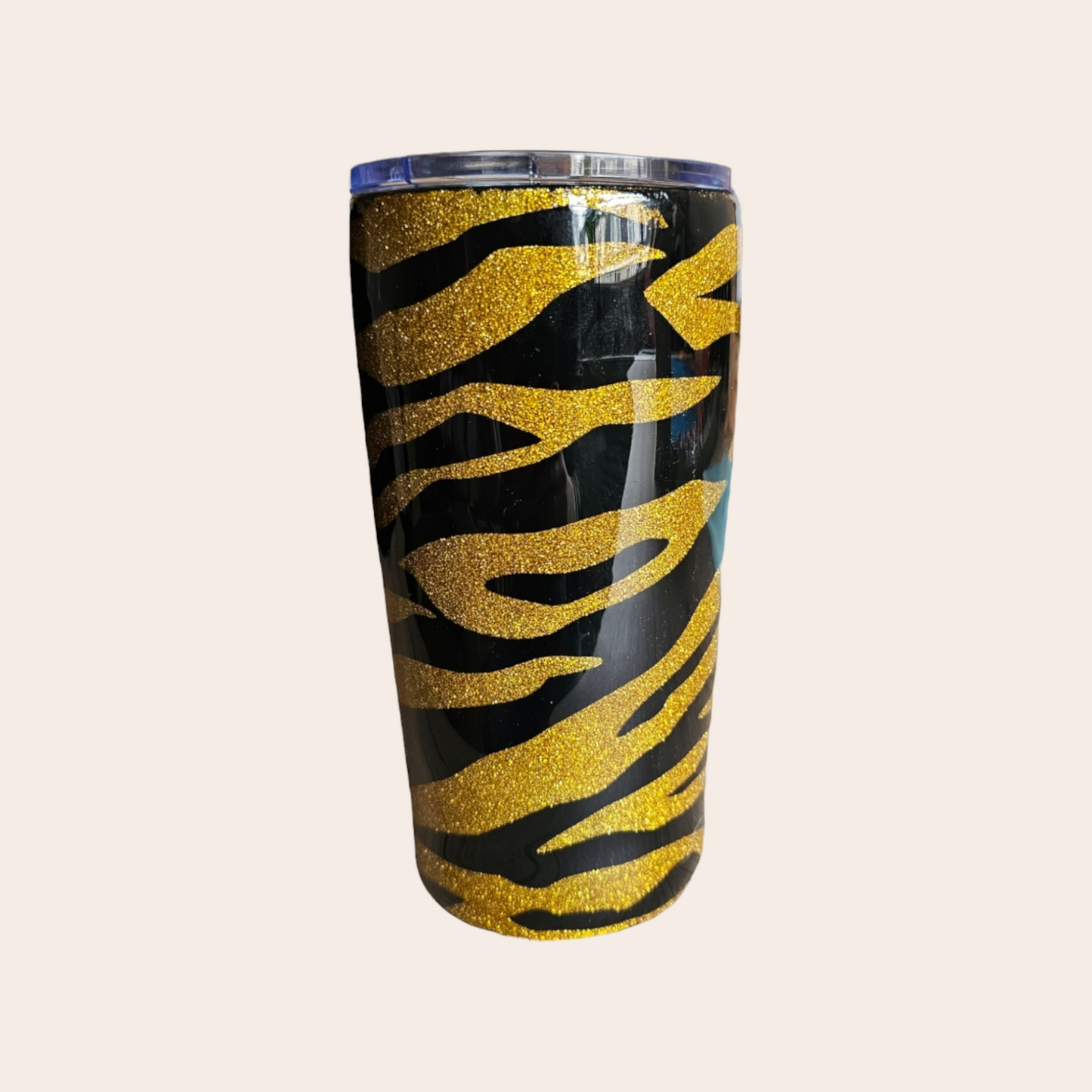 Tumblers Covered with Epoxy, Glitter and Personalization - Stylish and Unique Drinking Cups