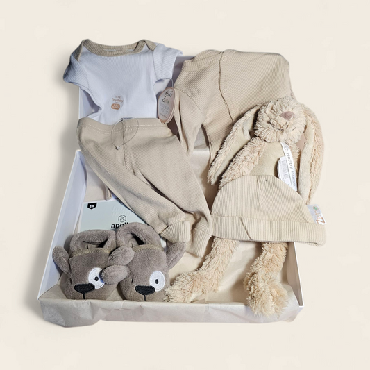 Kraamcadeau beige met Happy Horse Richie Knuffel, romper, vestje, broekje, mutsje en slofjes personaliseerbaar