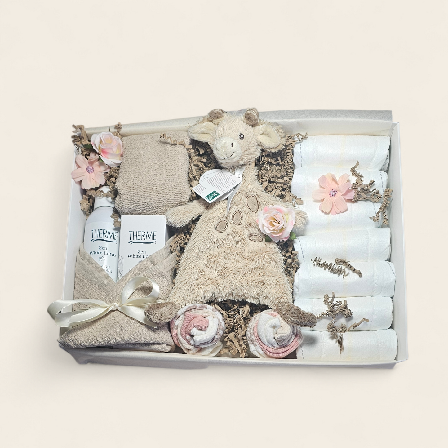 Kraamcadeau Jongen en mama – met naam geborduurd – Happy Horse Helma knuffeldoekje, sokjes, luiers & Therme Zen voor mama – Luxe doos met bedrukking