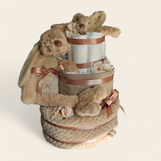 Luiertaart 3 laags beige met Rabbit Richie – Perfect Kraamcadeau