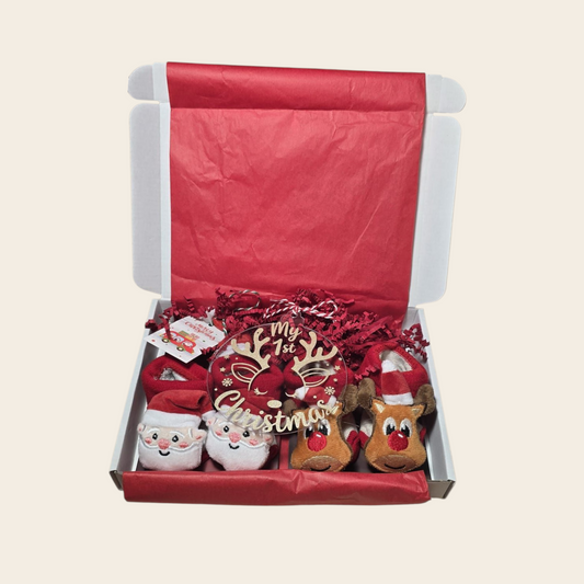 Kerstcadeau voor baby – “My First Christmas” plexiglas Kerstbal + 2 paar 3D kerstsokjes kerstman en rendier