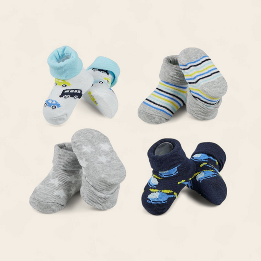 Kraamcadeau set – 4 paar baby sokjes in luxe cadeaudoos |helicopter, auto, streepjes en sterren voor een jongen