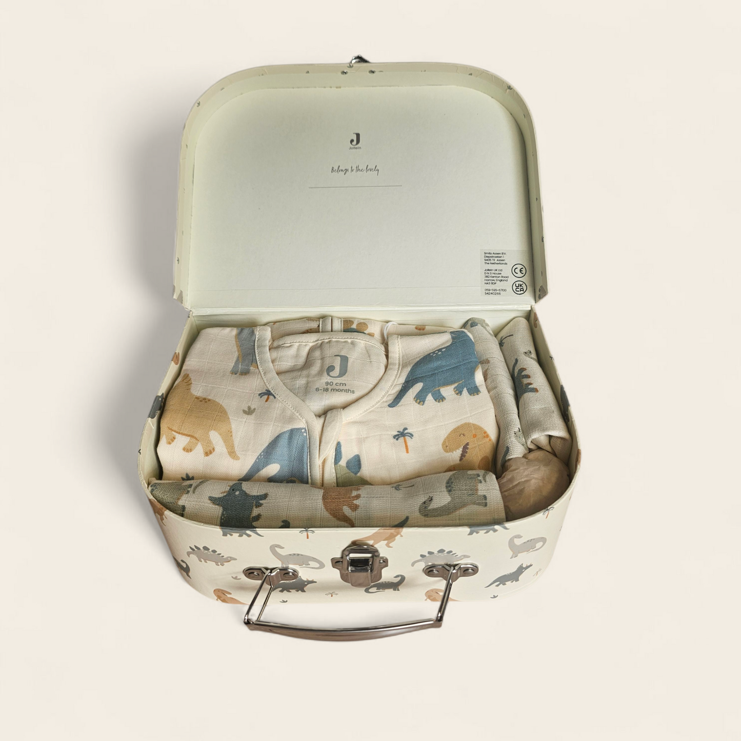 Kraamcadeau Dino – groot koffertje met Jollein slaapzak en babyartikelen