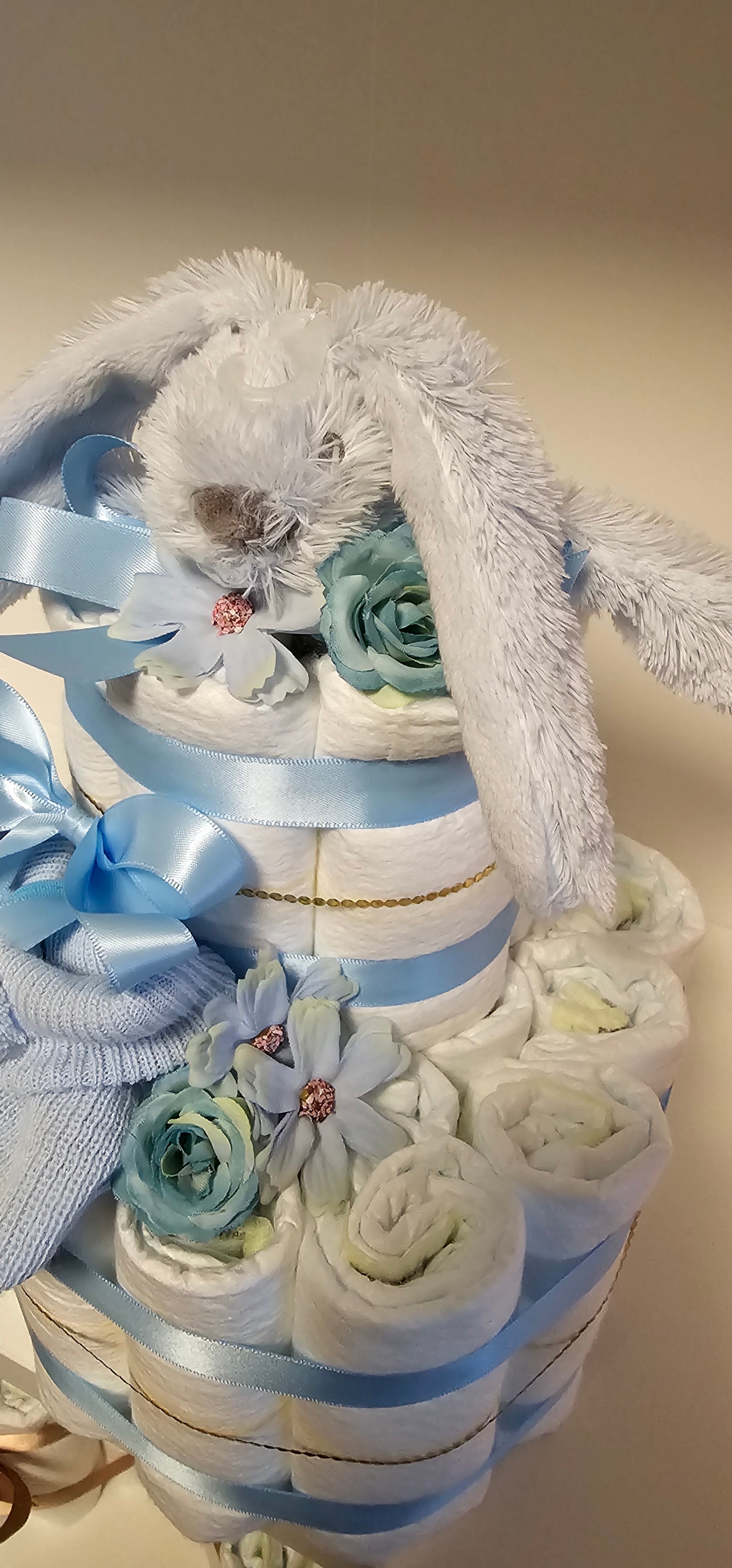 Luiertaart 2-Laags blauw met Happy Horse Richie Knuffeldoekje blauw – Perfect als Kraamcadeau! detail