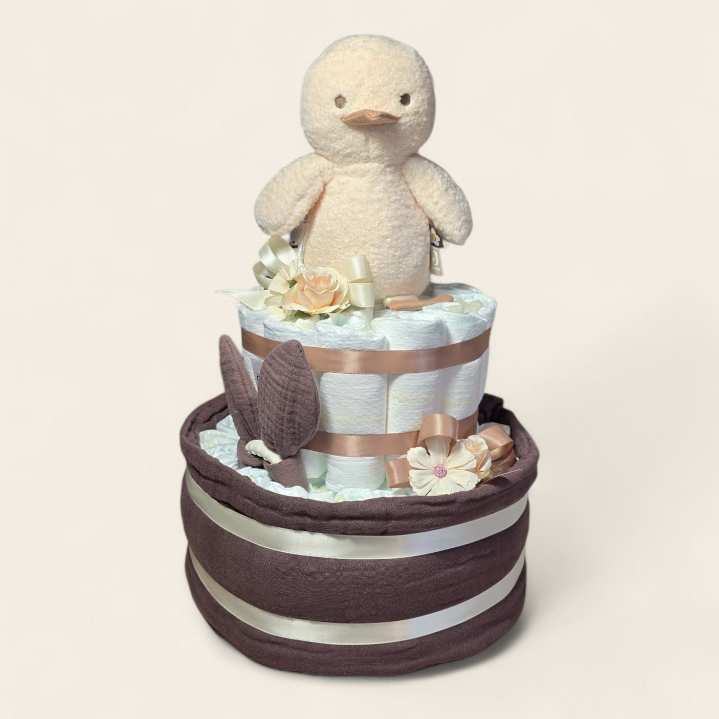 luiertaart met 2 lagen in de kleur bruin met kuiken