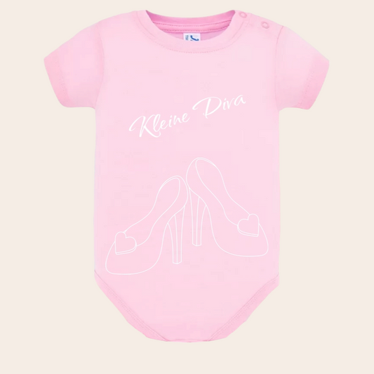 Body mit Text „Little Diva“ – erhältlich in Pink, Blau und Weiß