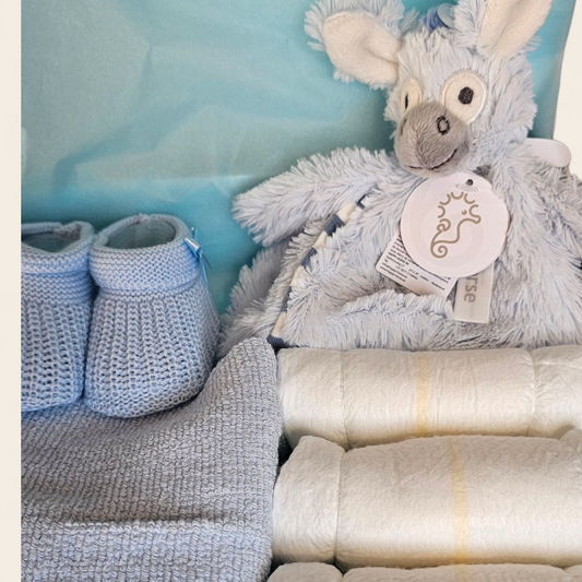 Kraamcadeau blauw met Happy Horse Donkey Dallas, spuugdoekje slofjes en pampers