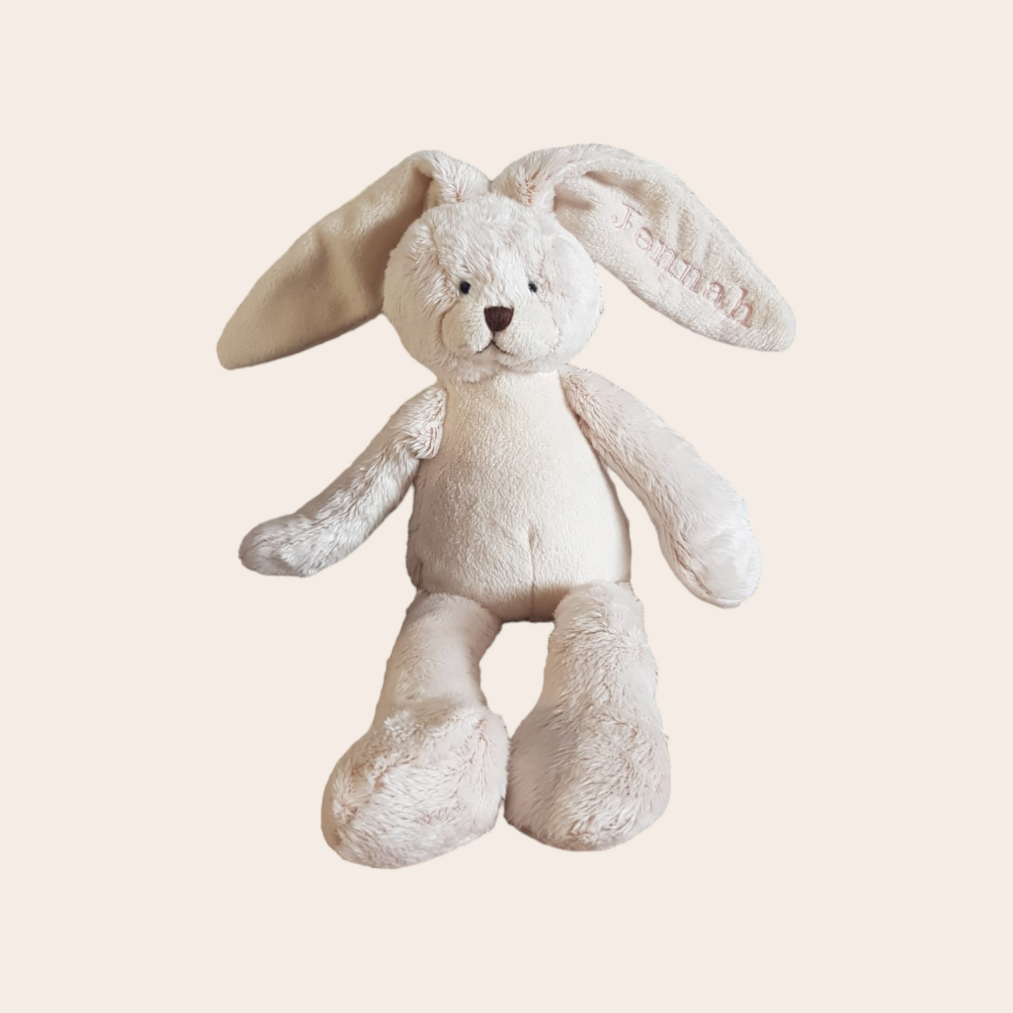 Kuscheliger Hase beige mit gesticktem Namen - Ein perfektes persönliches Geschenk