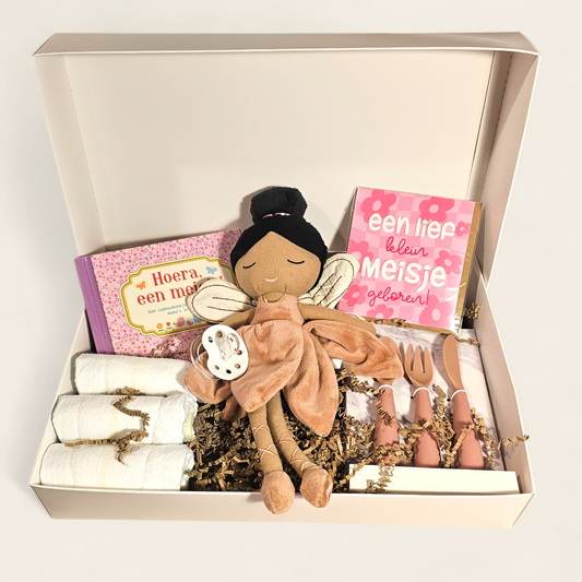 Luxe kraamcadeau baby meisje – gepersonaliseerd en compleet - elfje Mae