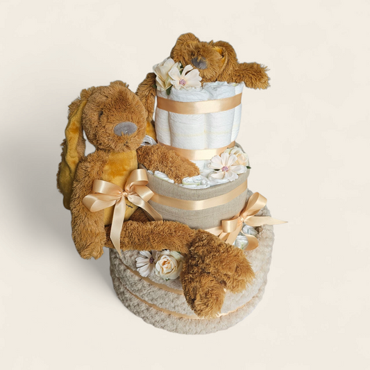 Luiertaart 3 laags Okergeel met Rabbit Richie – Perfect Kraamcadeau