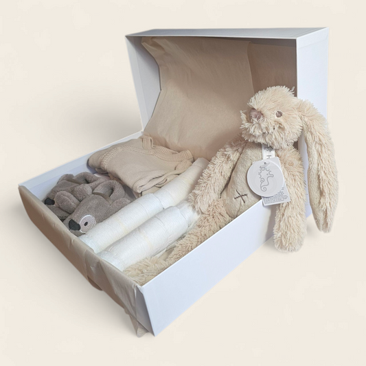 Kraamcadeau beige met Happy Horse Richie Knuffel, romper, vestje, broekje, mutsje en slofjes personaliseerbaar